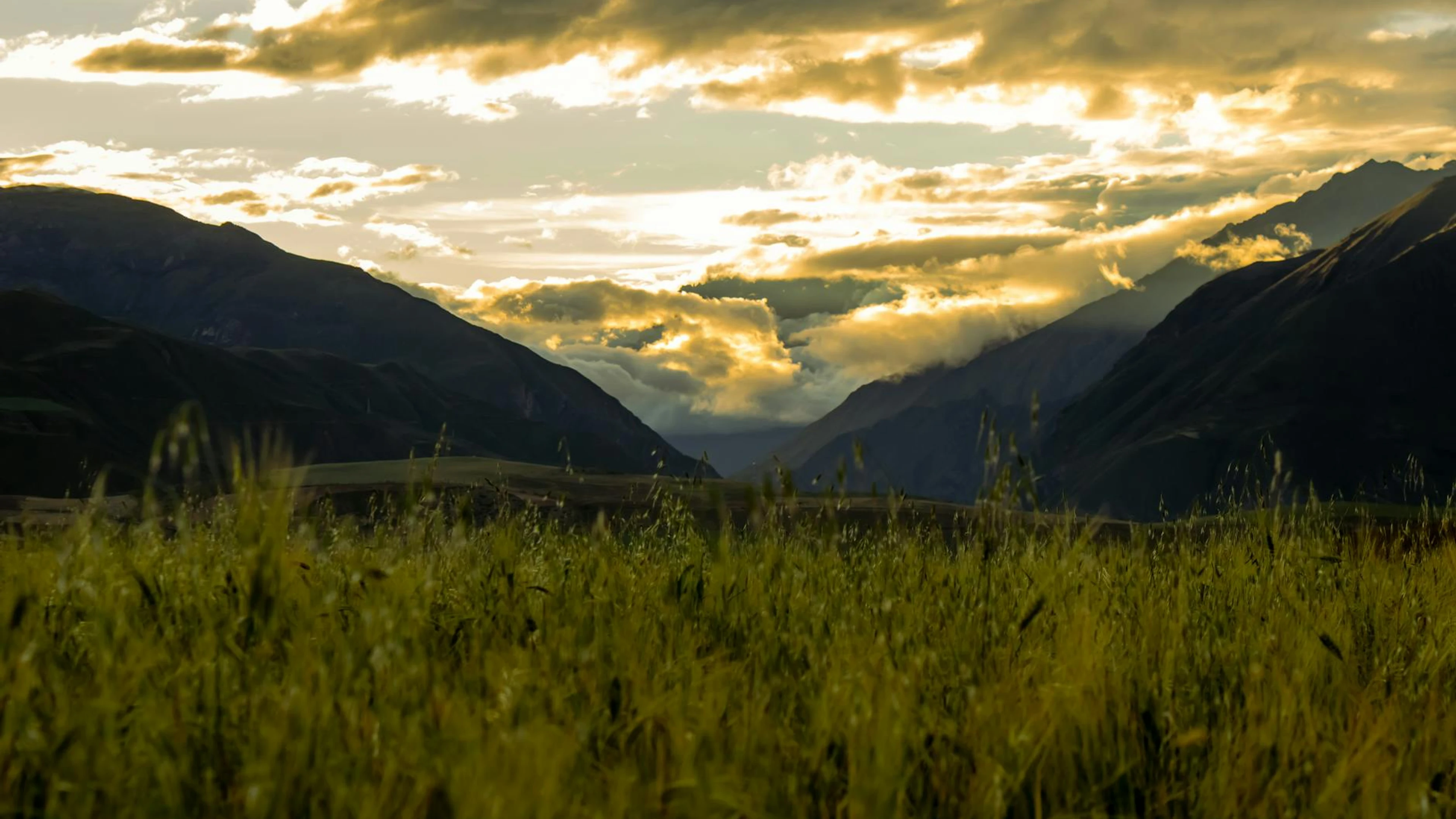 Stunning sunset view of the Andean mountains and fields in Cusco, Peru, highligh - free 4K Ultra HD sunset wallpaper for desktop