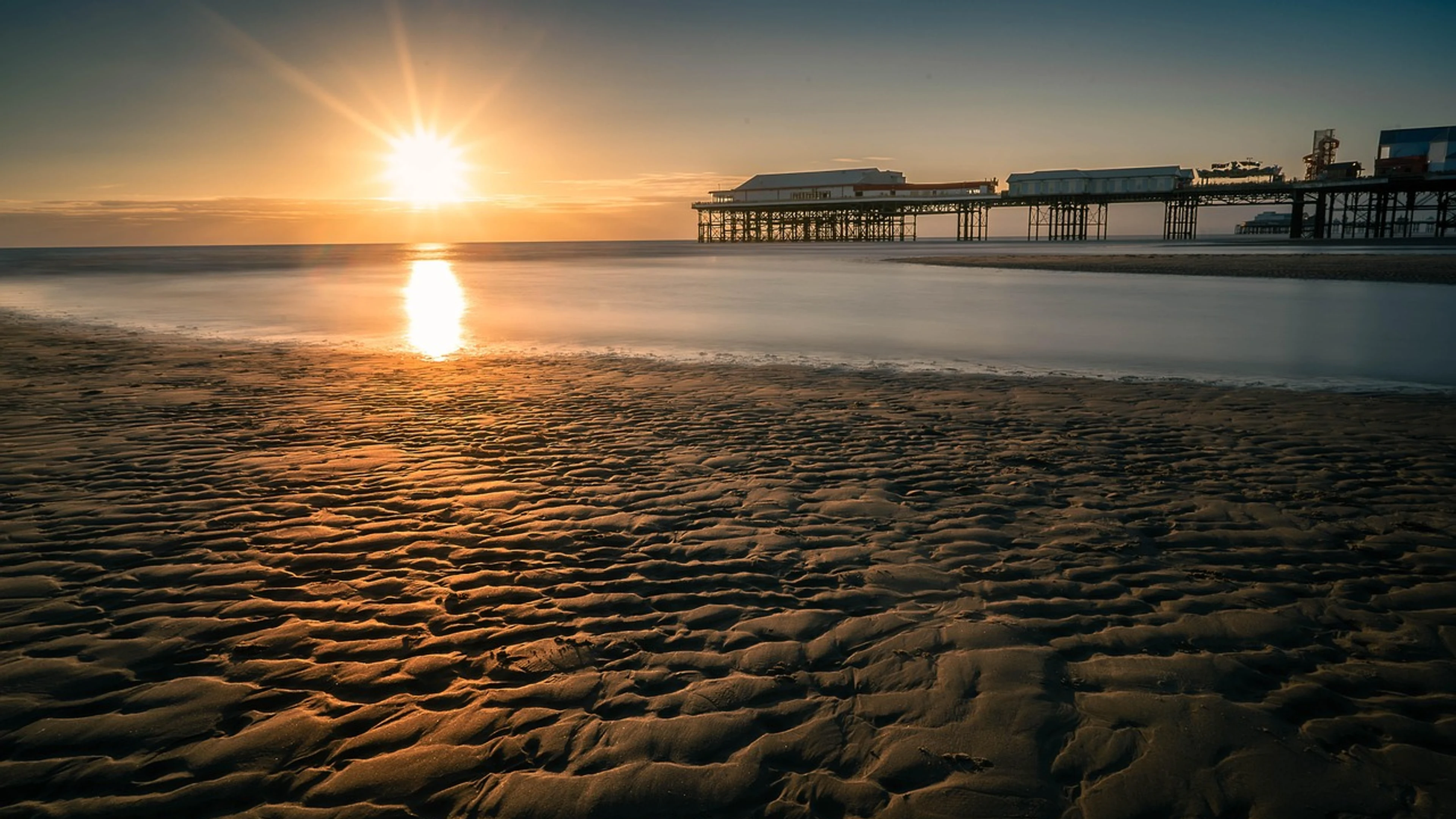 Sunset pier beach - free 4K Ultra HD sunset wallpaper for desktop