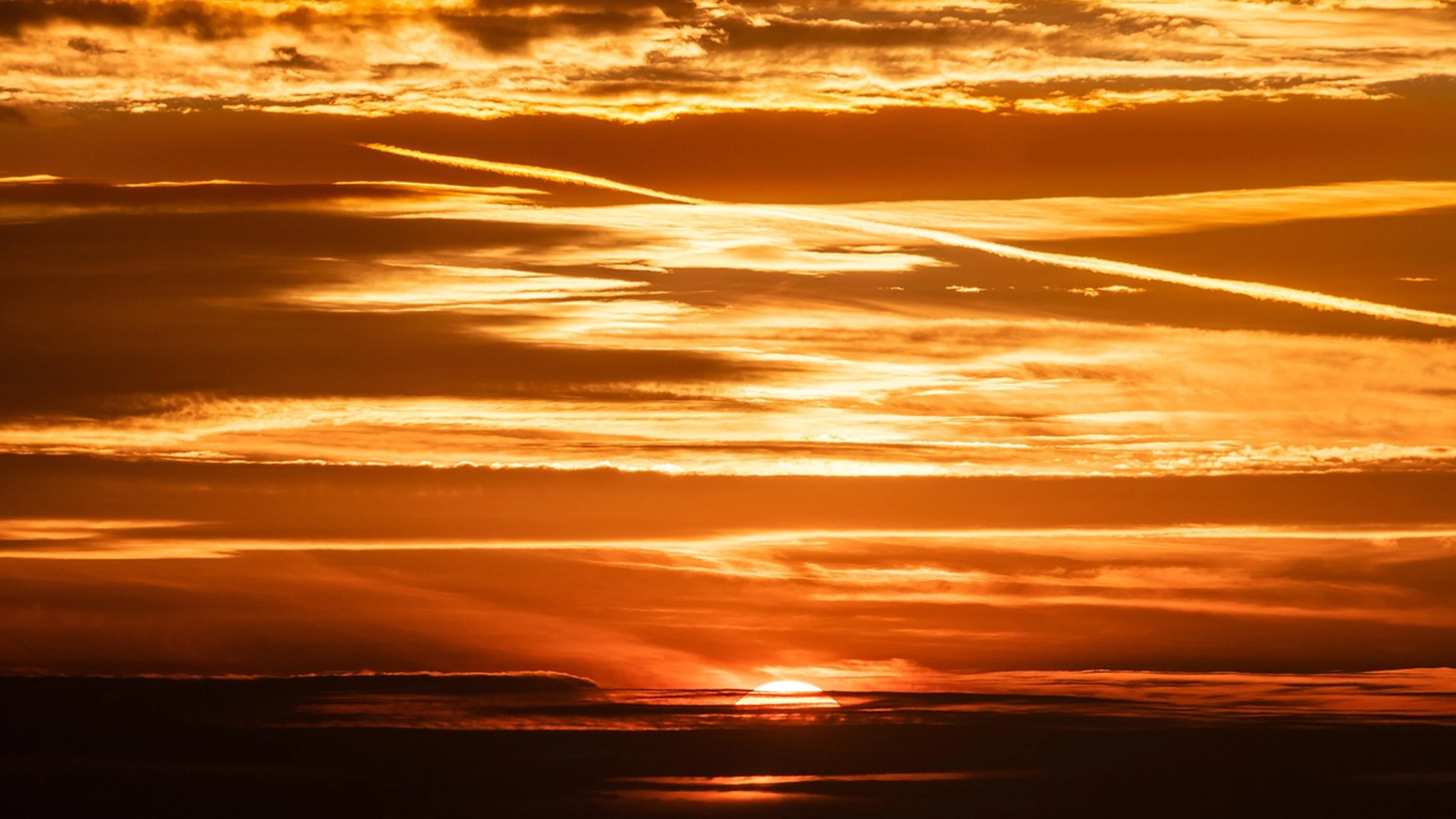 Sunset twilight sky - free 4K Ultra HD sunset wallpaper for desktop