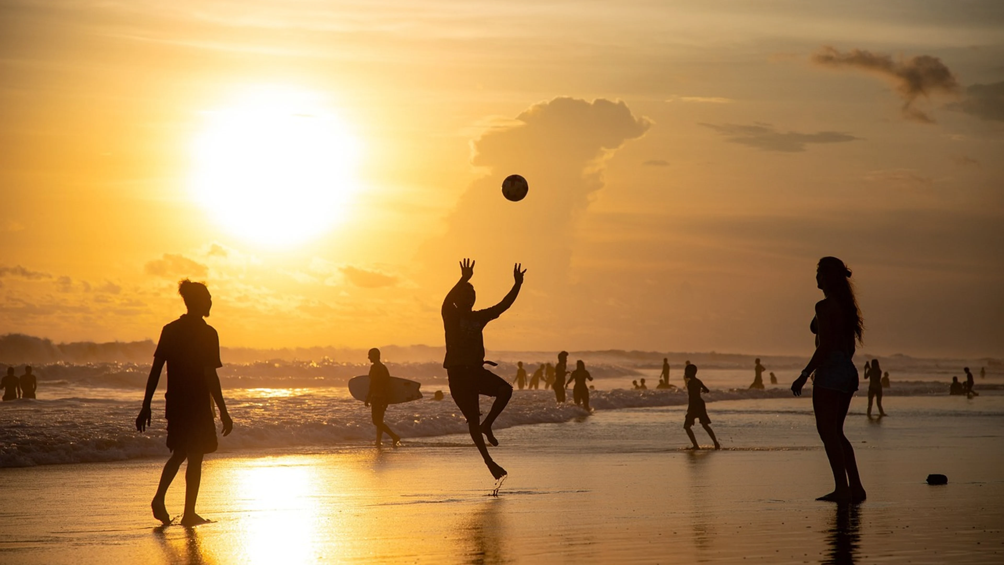 Sunset volleyball beach - free 4K Ultra HD sunset wallpaper for desktop